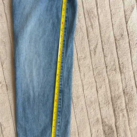 Women’s Levi’s Jeans - Picture 3 of 12